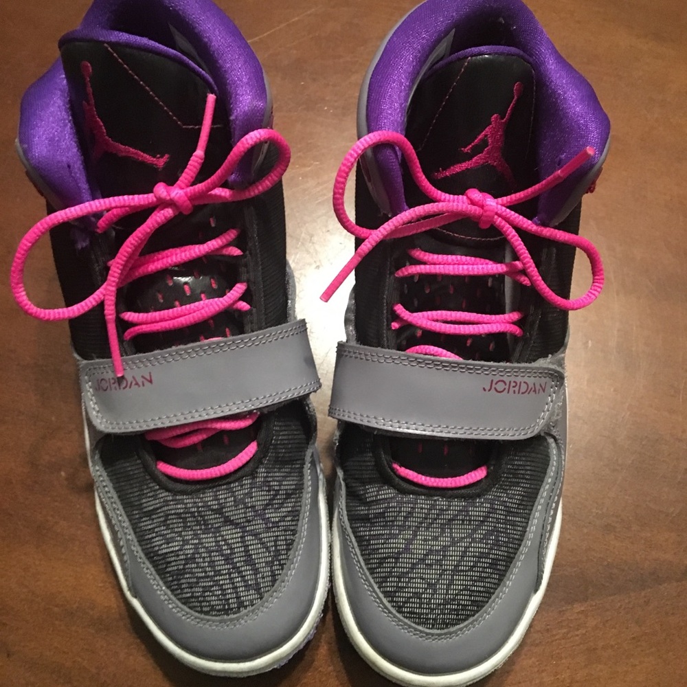 Pink/Purple Jordan’s 7Y (Boys)